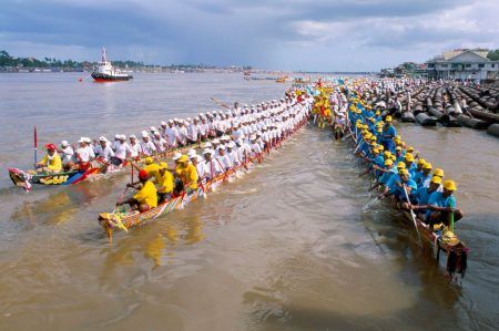Boat Racing Competition in Tonle Sap