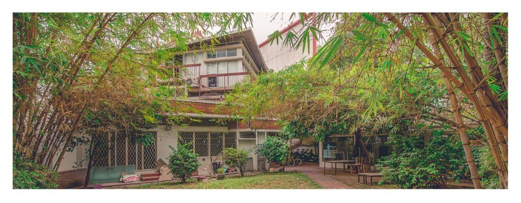 backyard view of van molyvanns house for sale